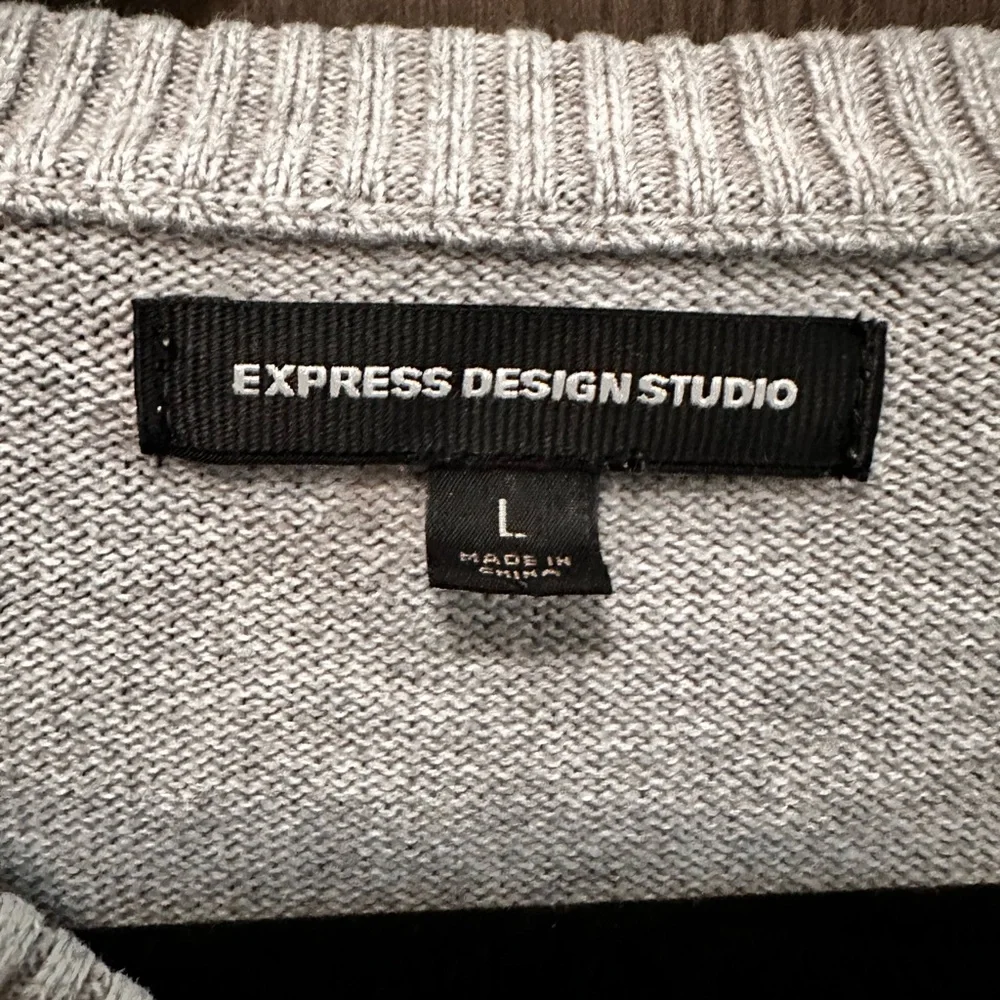 Express size large sweater - Picture 3 of 4